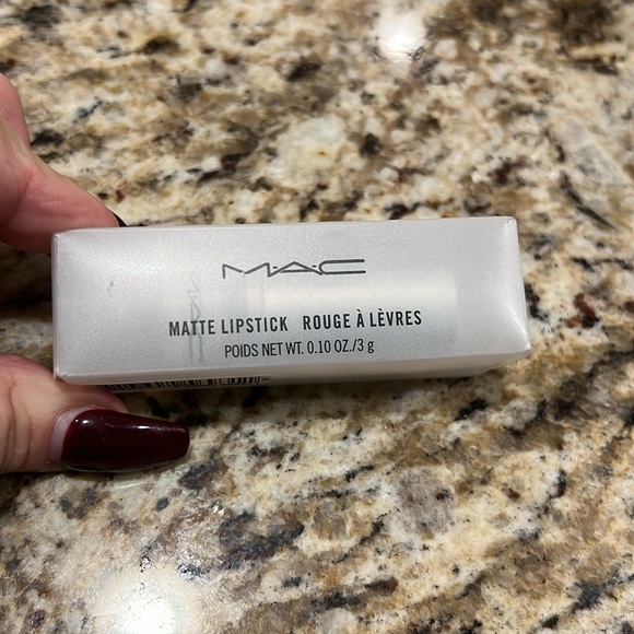 MAC Loud And Clear Baroque the Internet - Picture 3 of 4